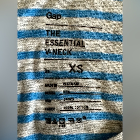 GAP Essential V-Neck Tee Women’s XS Blue Gray Striped Short Sleeve Cotton - Picture 4 of 5